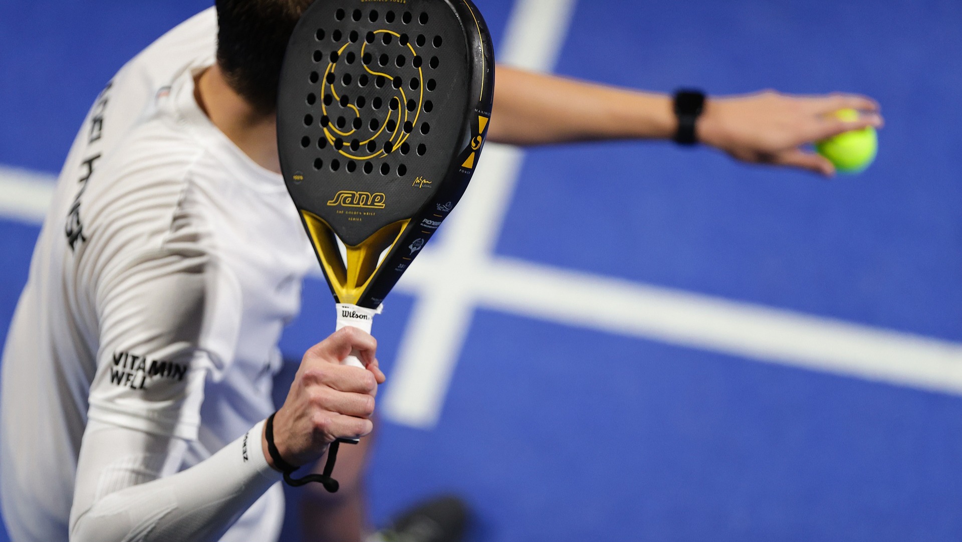 Infografis perbedaan padel, tenis, dan squash untuk pemula