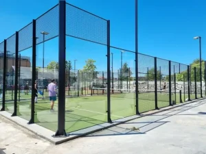 Lapangan padel tenis di Spanyol