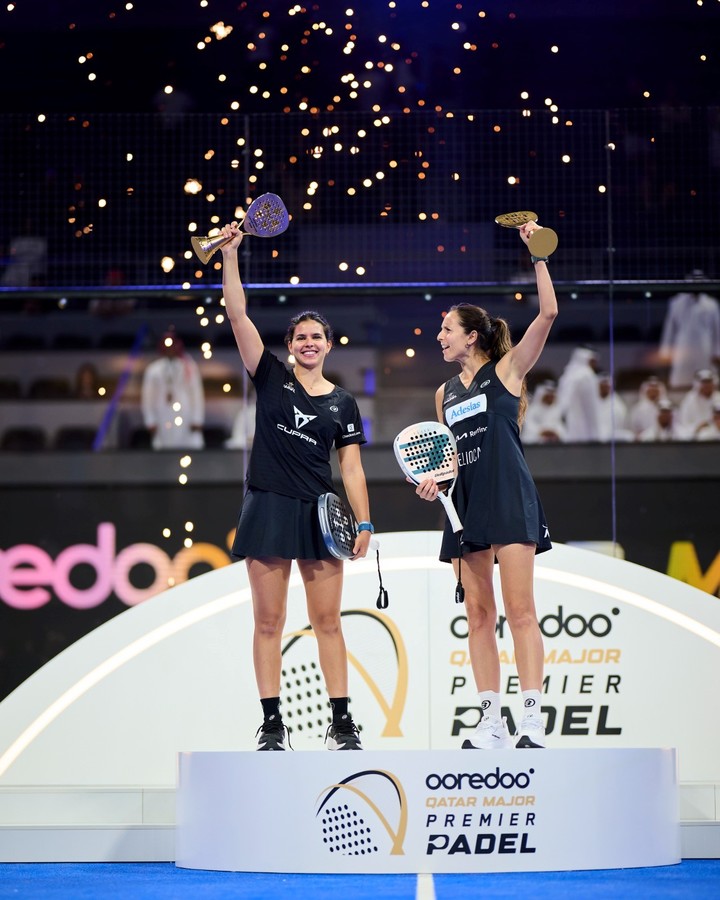 Gemma Triay dan Delfina Brea merayakan kemenangan di Premier Padel Germany P2 Düsseldorf 2025