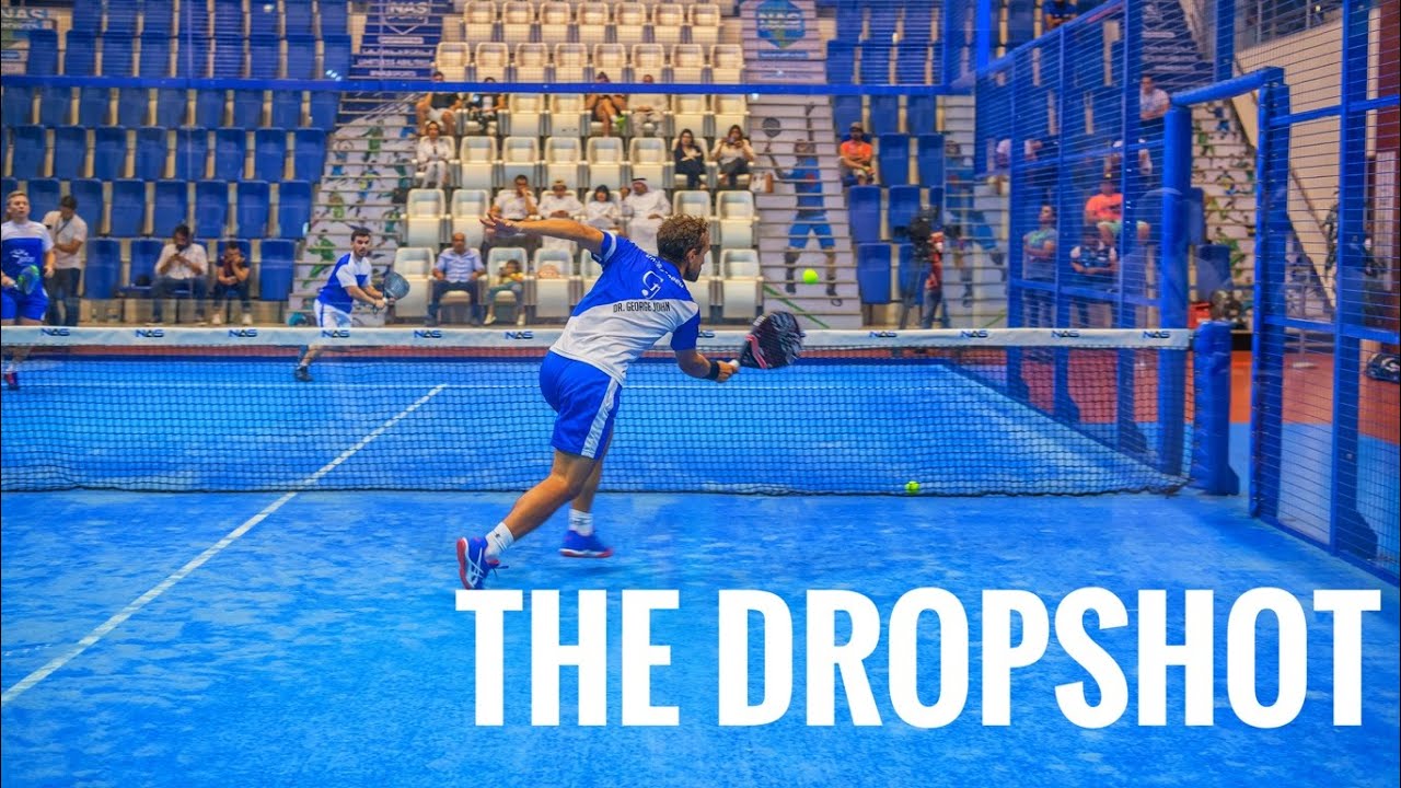 pukulan drop shot padel dengan sentuhan halus di dekat net