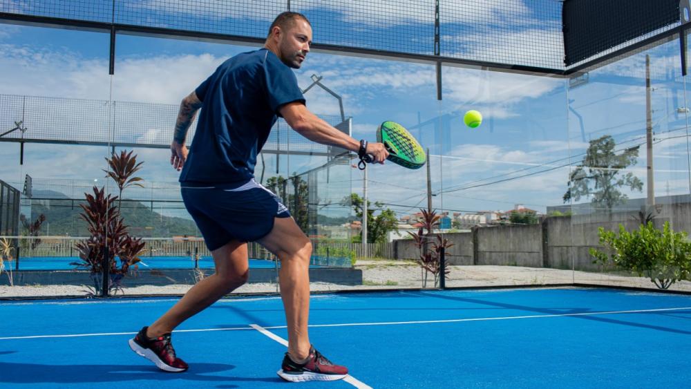 latihan core stability untuk meningkatkan stabilitas pemain padel