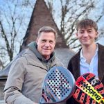 pemain padel merayakan poin penting dalam pertandingan