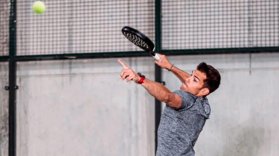 strategi drop shot padel untuk mengecoh lawan