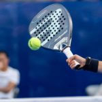 pemain padel menjaga hidrasi saat mengikuti turnamen