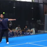 transisi pemain padel dari posisi bertahan ke posisi menyerang