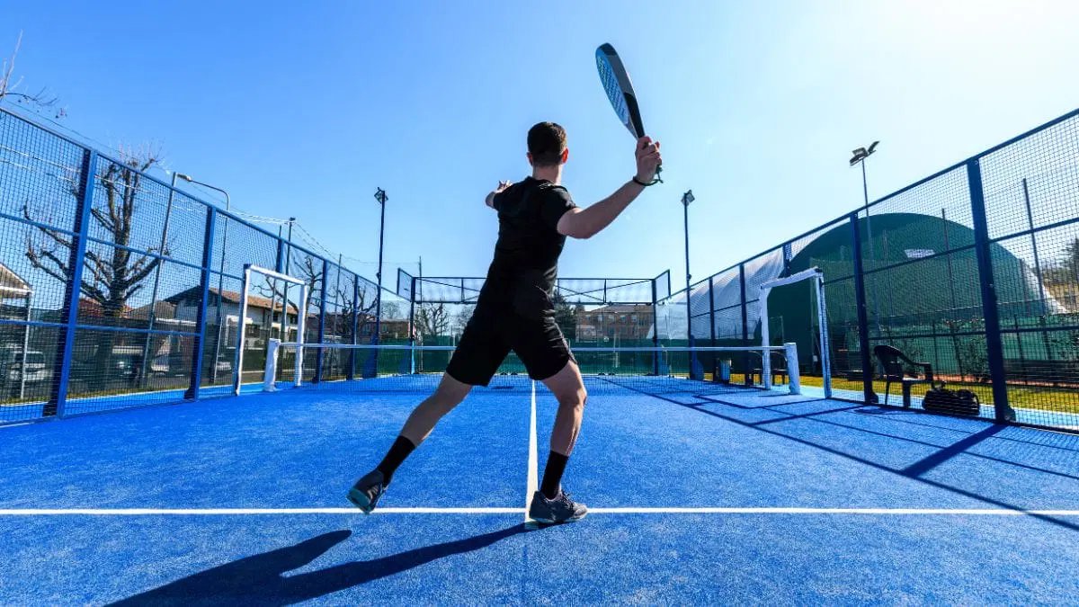 latihan cross court dalam permainan padel untuk meningkatkan konsistensi