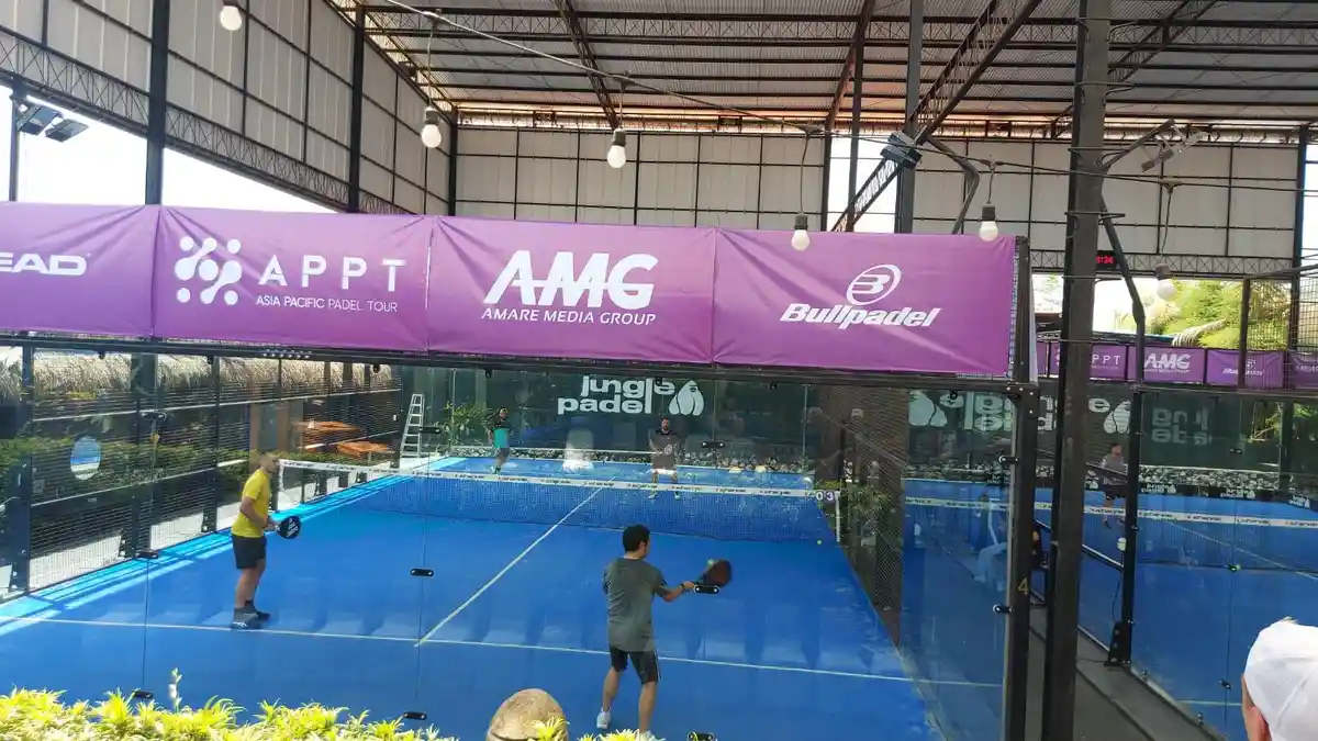 Pertandingan padel profesional dalam turnamen internasional