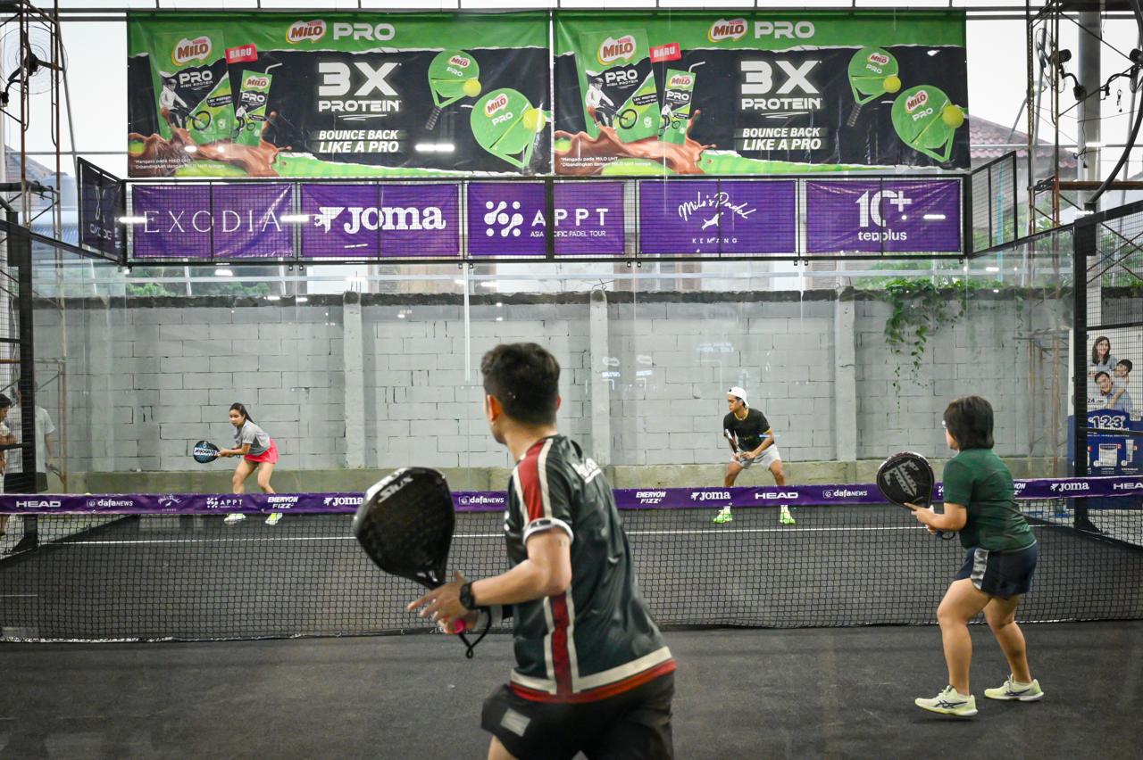 Pemain muda mengikuti kompetisi padel junior sebagai bagian dari pembinaan atlet Indonesia
